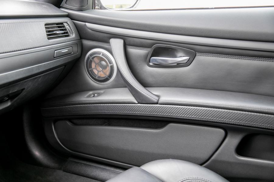 Детали интерьера BMW M3 Coupe (E93) 2011 года  (NA) (фото 56 из 80)